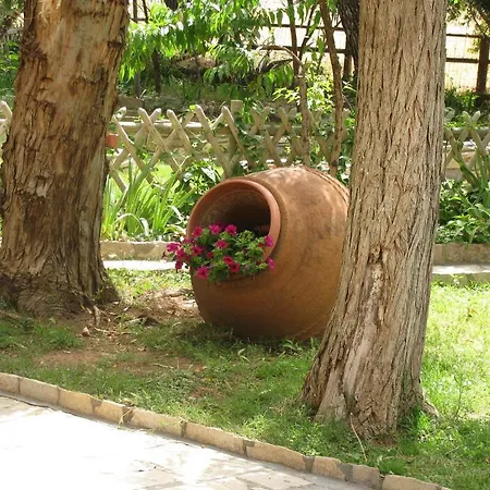 Lysistrata Aparthotel Potos