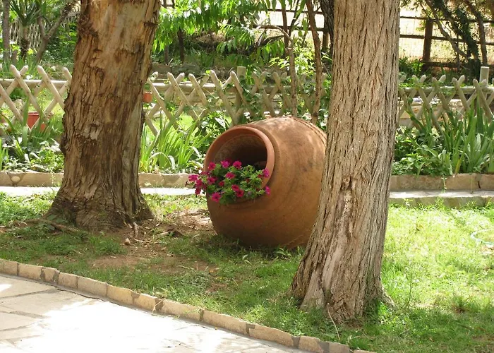 Lysistrata アパートホテル ポトス